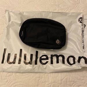 Everywhere Belt Bag 1L